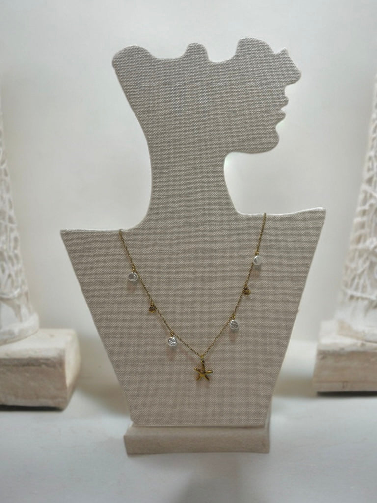 On a white backround, the Ocean Breeze stainless steel necklace – ideal for summer looks