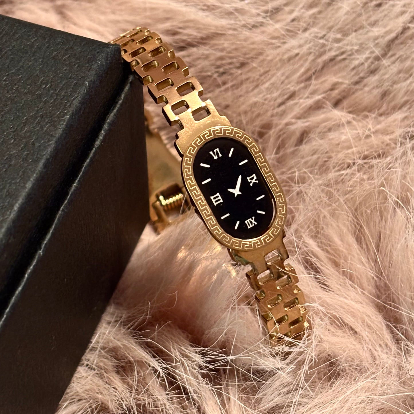 Elara Watch-Link Bracelet 18K Gold pink fur backround