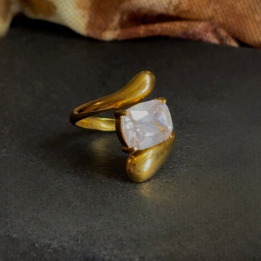 Solis Teardrop Statement Ring 18K on black backround